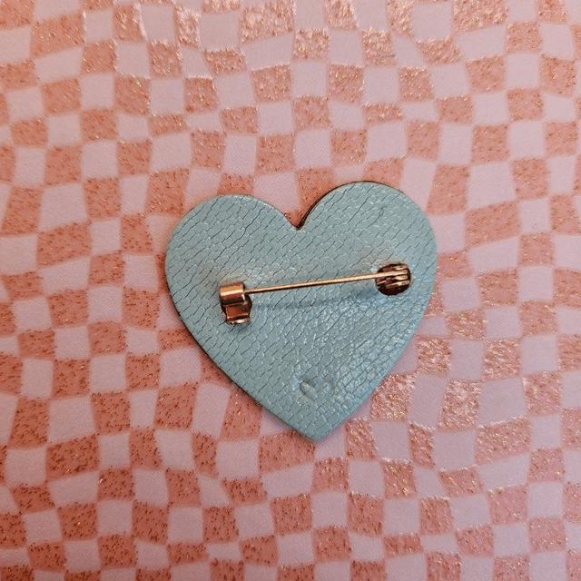 Broche en cuir "Sweetheart"