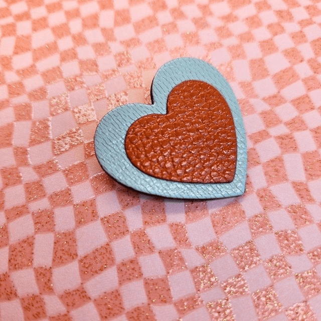 Broche en cuir "Sweetheart"
